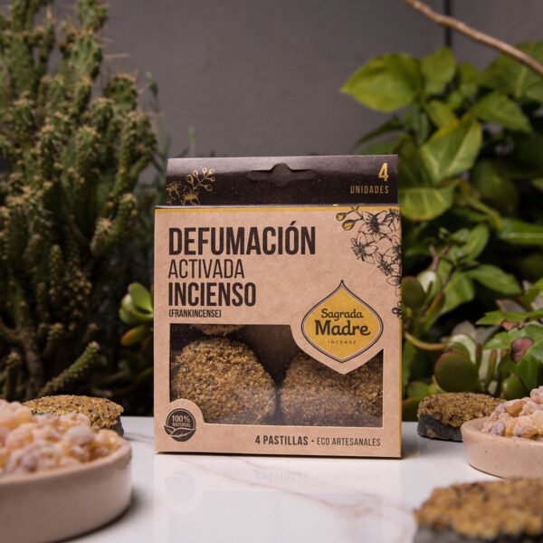Incienso (frankincense), el Dios en resina, conector entre el mundo terrenal y espiritual, santa esencia purificadora, protectora del universo. sus gotas de lágrimas celestial inundan el espacio de amor, paz y prosperidad, para dar lugar a la apertura de conciencia y evolución del ser interior maximizando nuestra esencia divina.