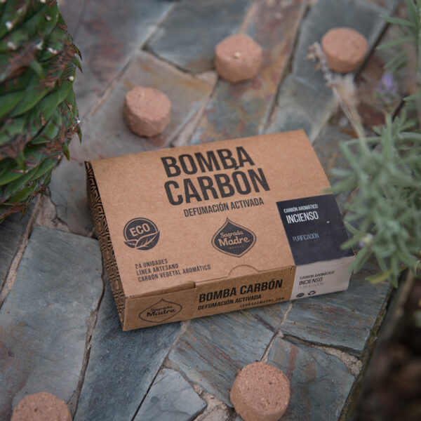 Composición: Harina de eucalipto, carbon vegetal, esencia concentrada, aglutinante a base de plantas.