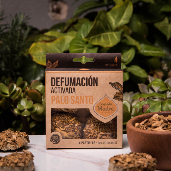 Encender Palo Santo es un acto sagrado y purificador. aumenta la sensación de calma y bienestar, al atraer energías positivas y armoniosas a quienes estén en contacto con este humo sagrado y renovador.